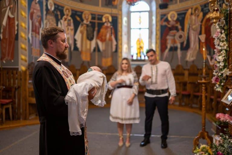 FOTO Video Primele imagini de la botezul băiatului președintelui AUR, George Simion