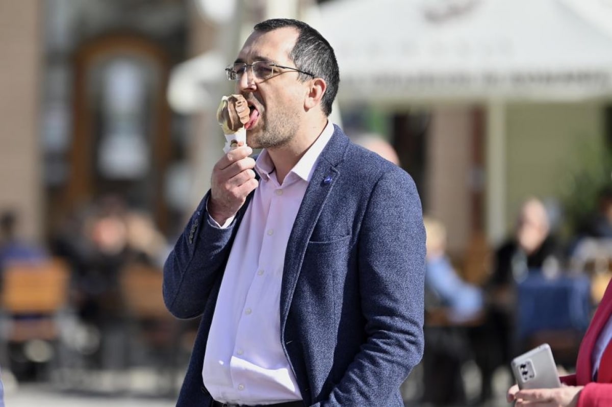 Scandal uriaș în USR provocat de o decizie a lui Vlad Voiculescu. ‘Cică dacă ești tare în Tinder primești loc în consiliul de administrație’