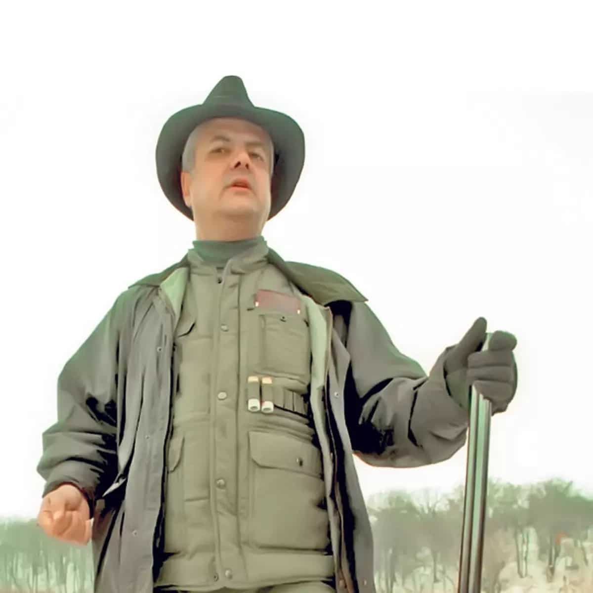 Adrian Năstase, fost președinte al Asociației Vânătorilor, intervine în cazul fetei atacate de urs. Cere implicarea SRI, ANAF și a Parchetului