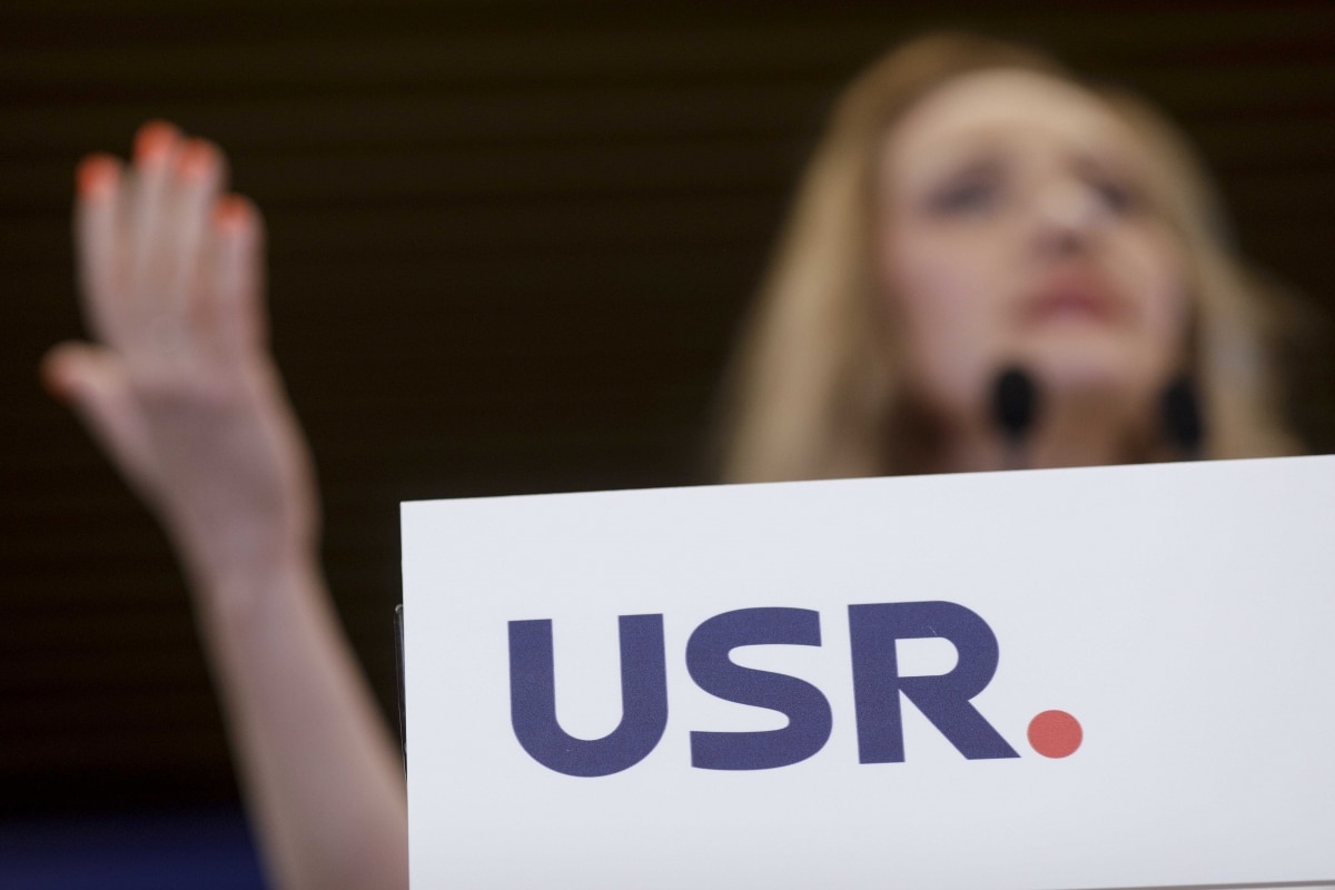 ‘Este obligatoriu să ne spună de ce a lăsat nereprezentată România în SUA’